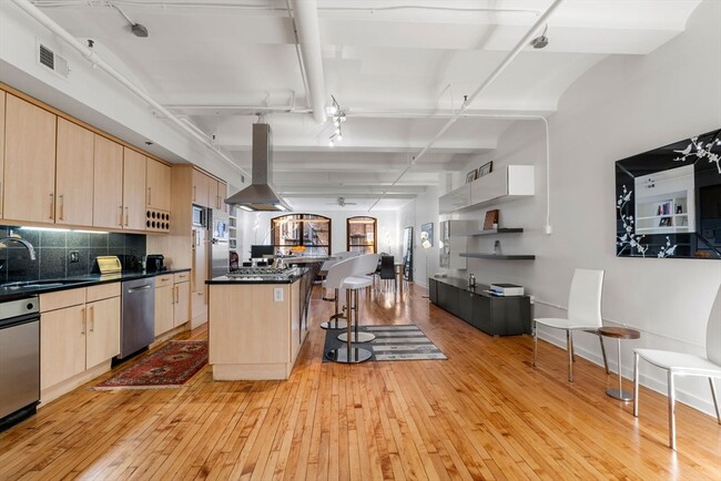 Building Photo - 121 Beach St