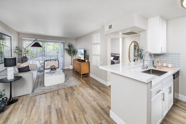 Foto del edificio - Plaza at Sherman Oaks