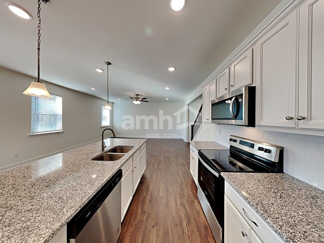 Building Photo - 451 Summit View Ct