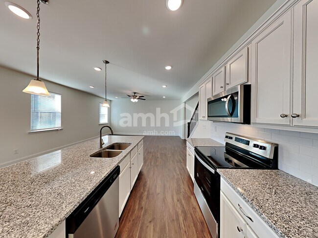 Foto del edificio - 451 Summit View Ct