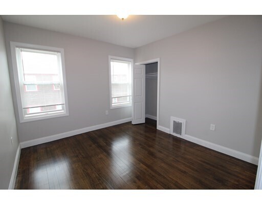Foto del edificio - 138-144 Newbury Ave