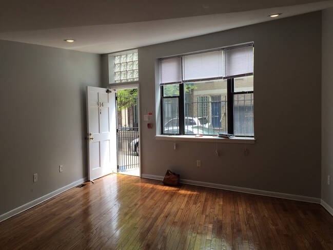Building Photo - 914 E Passyunk Ave