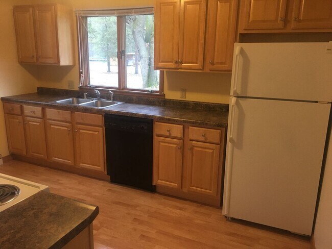 Foto del edificio - Beautiful 3 Bedroom Water Front Home with Dock