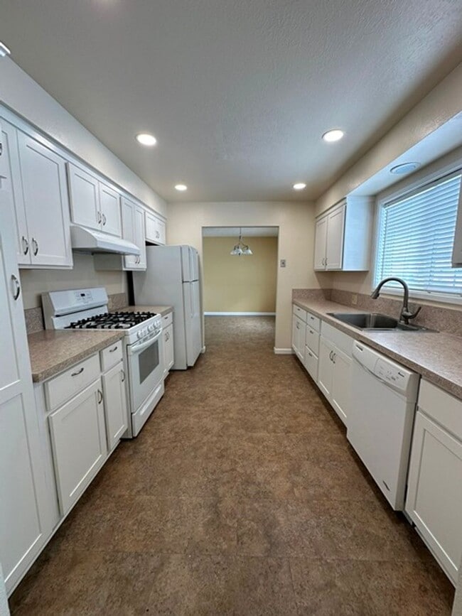 Building Photo - Large home with additional garage!