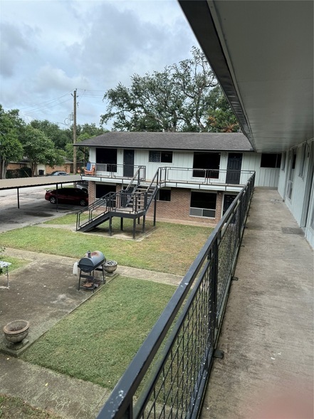Foto del edificio - 2201 N Grand Blvd