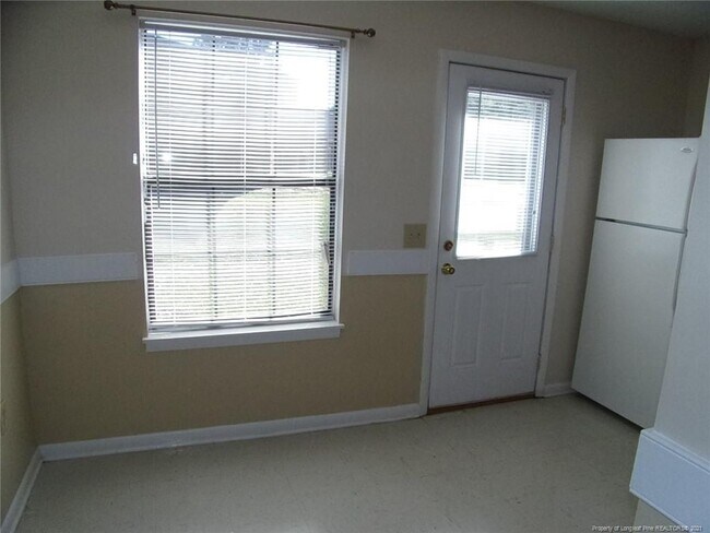 Building Photo - 4894 Fogarty Dr