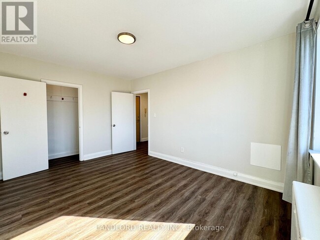 Building Photo - 36 Wood Glen Rd