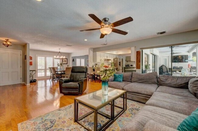 Foto del edificio - 3203 Stoneybrook Ln