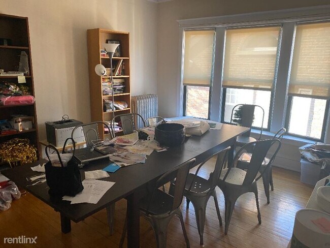 Foto del edificio - 1326 E 58th St