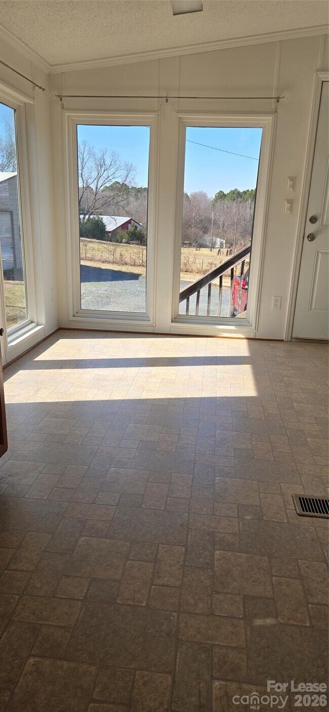 Foto del edificio - 16554 Silver Rd