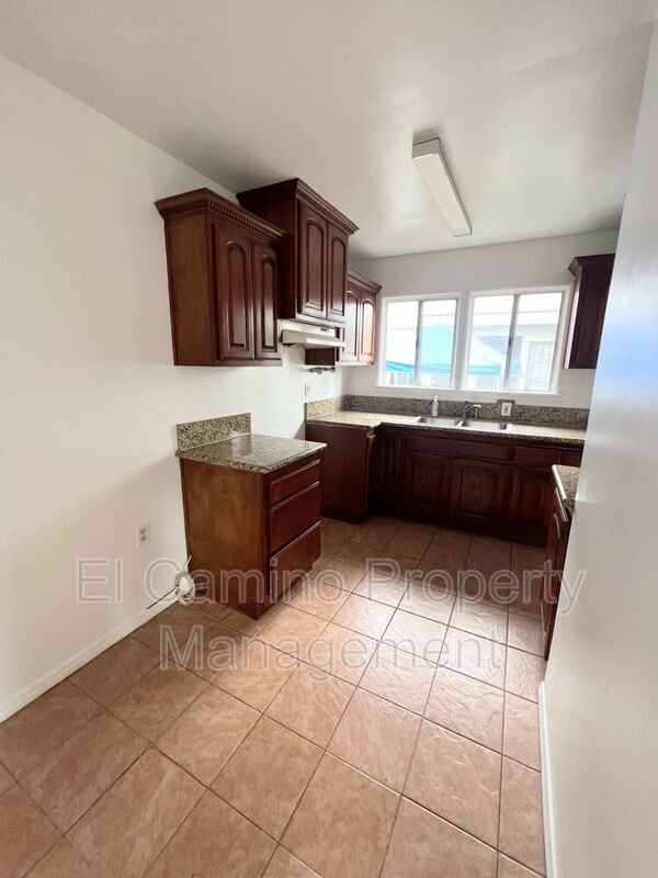 Building Photo - 15514 S White Ave
