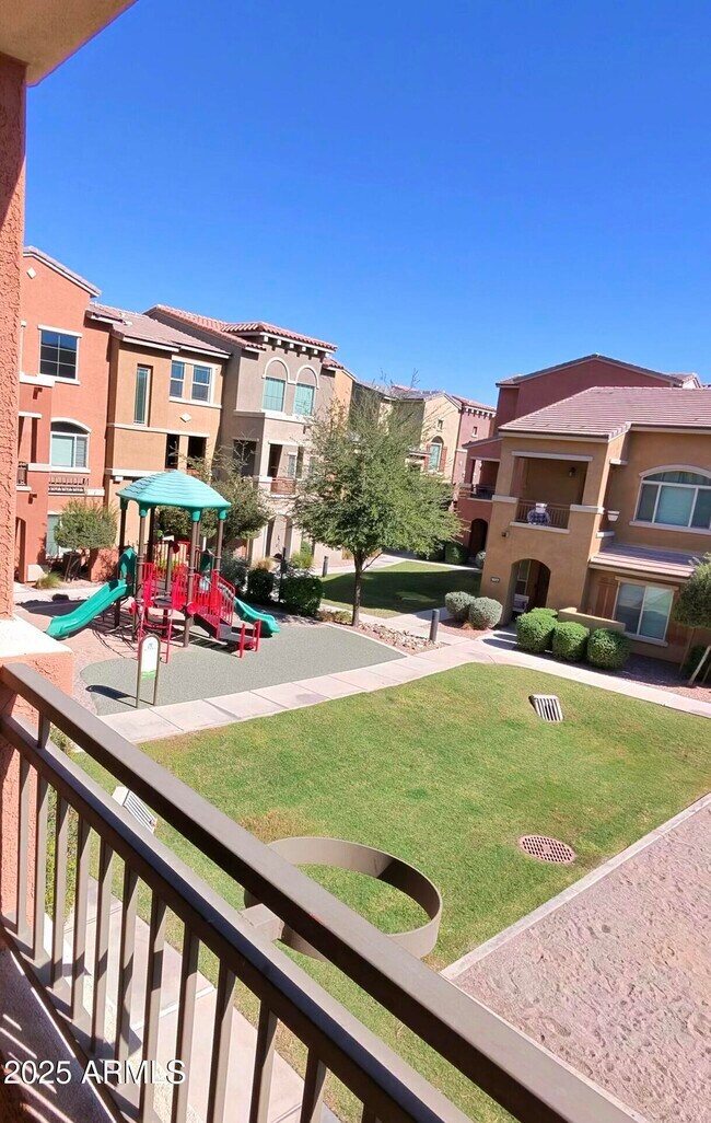 Foto del edificio - 240 W Juniper Ave