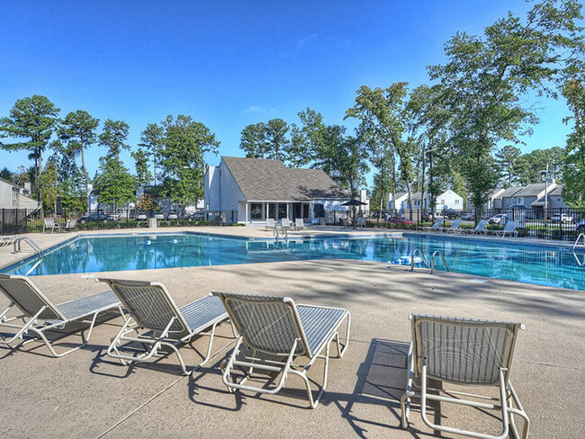 Relax by the Pool & Soak up the Sun - Southgate