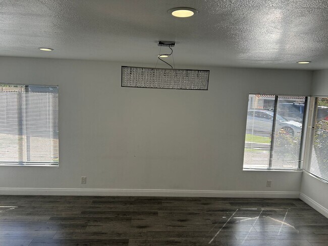 Foto del edificio - Spacious 4 Bed, 3 Bath for Rent - Westminster