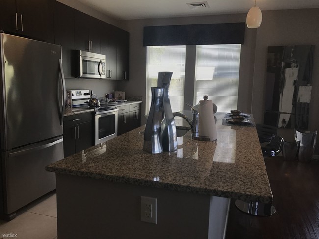 Building Photo - 2 br, 2 bath  - 40 E Pier Dr # 1