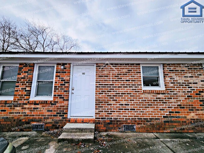 Building Photo - 500 Skyline Dr