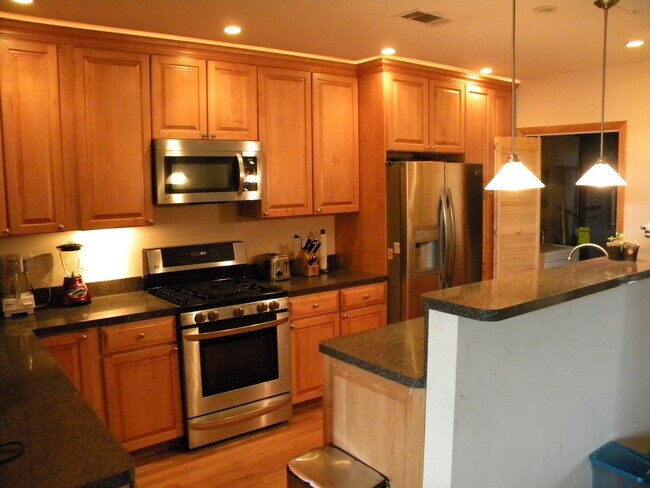 Foto del edificio - 2156 N Racine Ave