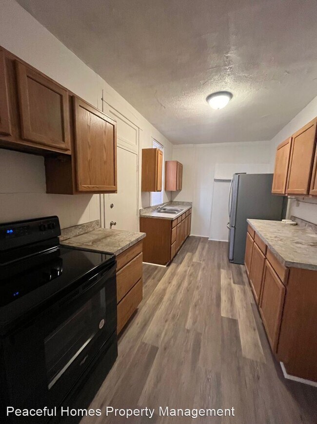 Building Photo - 4 br, 1 bath House - 444 W King St