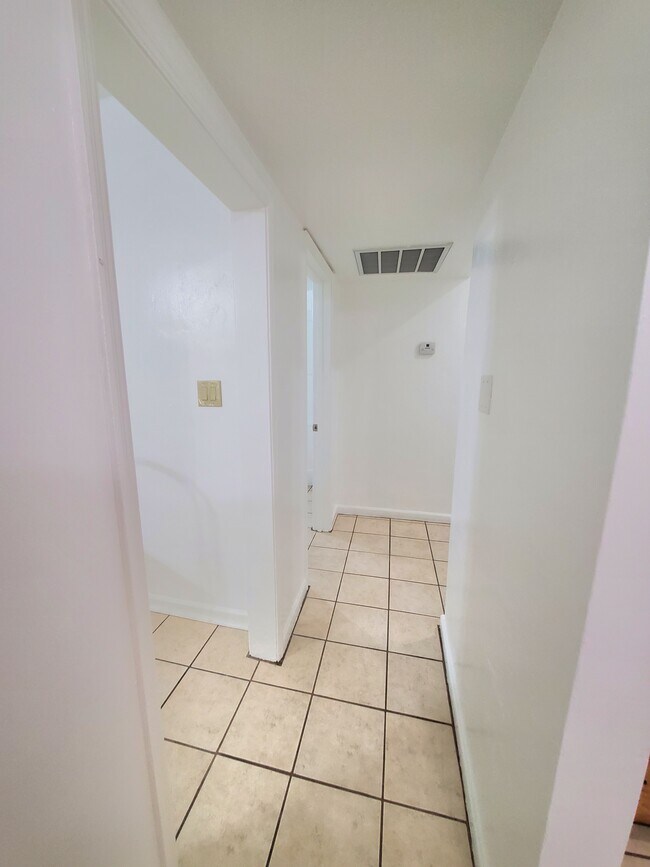 Foto del edificio - 4732 E 1st St