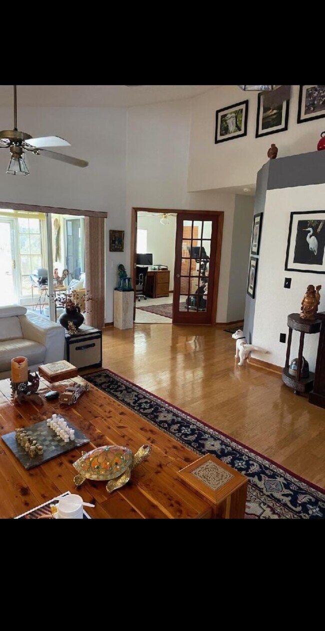 Sala de estar - 7639 Wells Ct