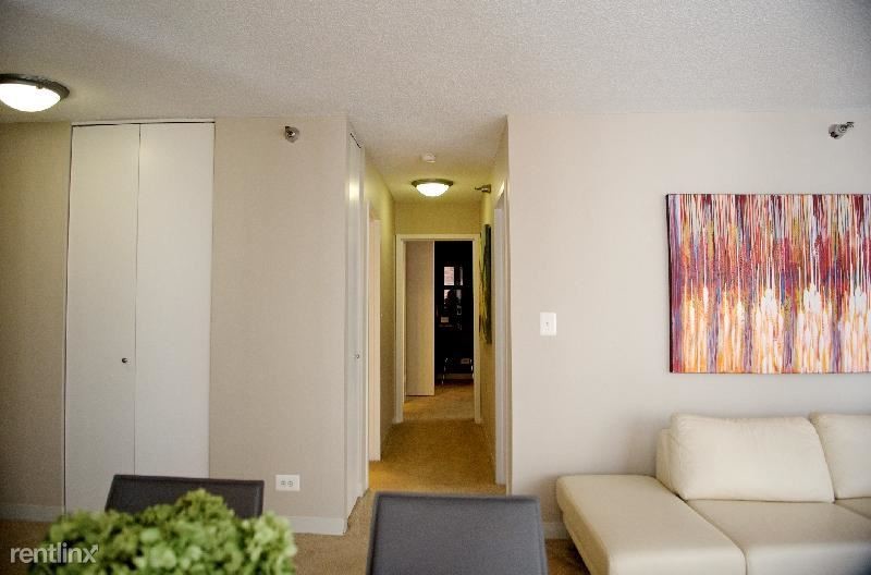 Foto principal - 17 E Delaware Pl