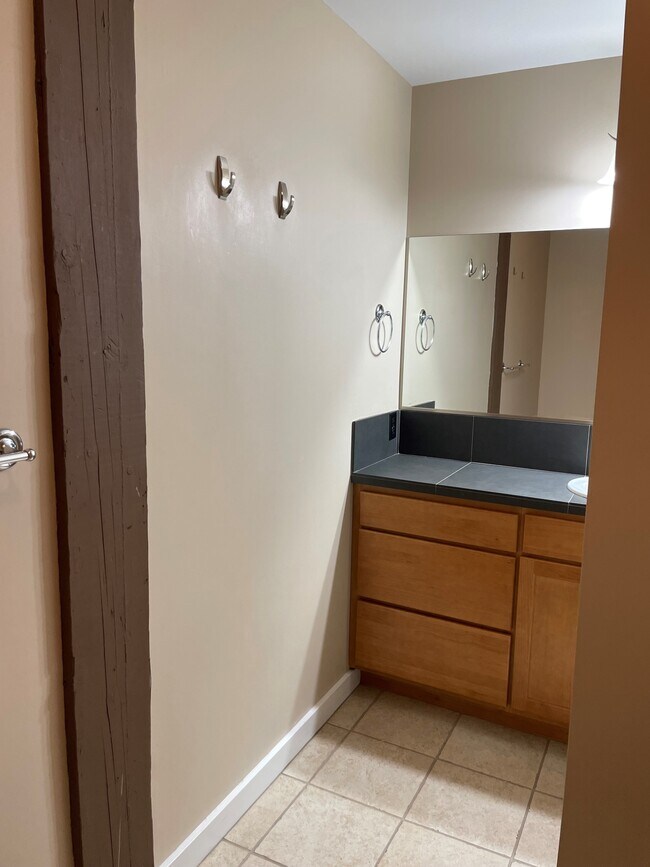 Baño 1 - 315 W Riverside Ave