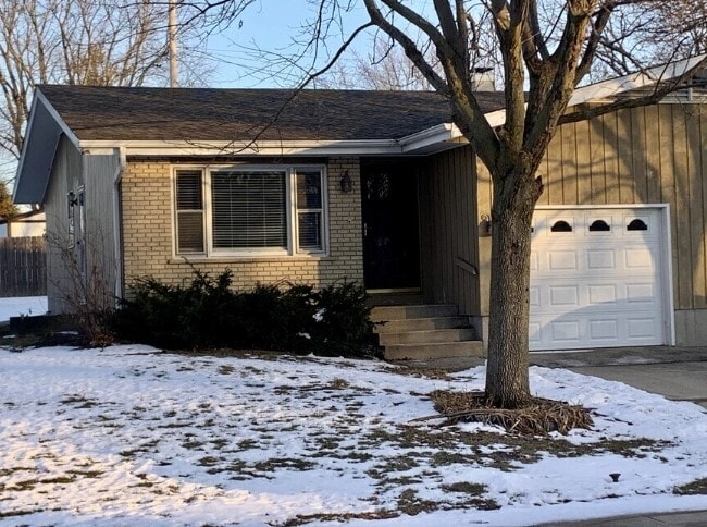 Building Photo - 1622 Oak Ln