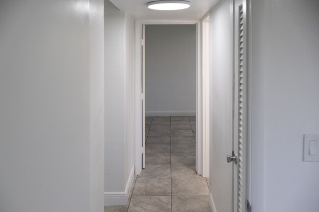 Foto del edificio - 5920 NW 16th Pl