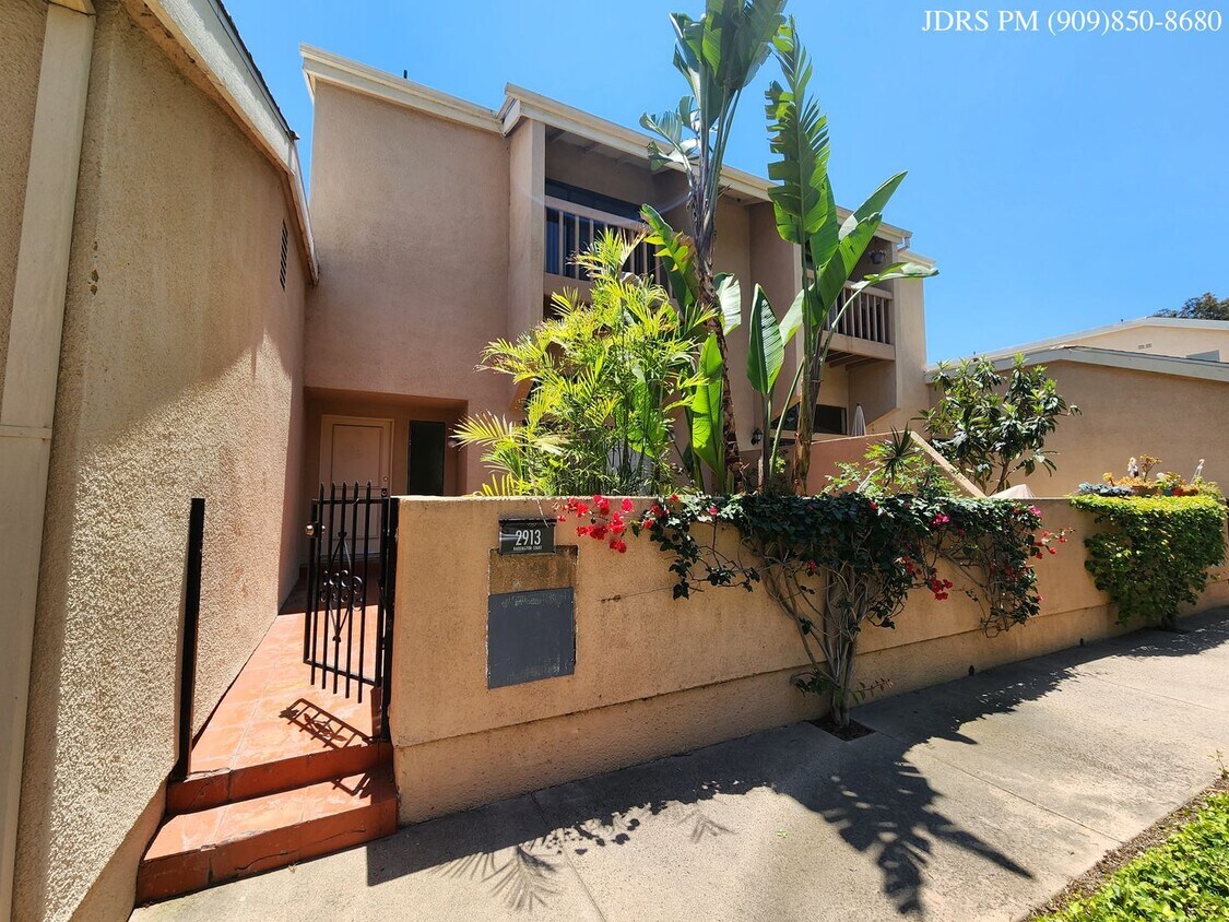 Primary Photo - Fullerton 3 Bedroom Townhouse