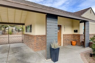 Building Photo - 1017 E Oakey Blvd