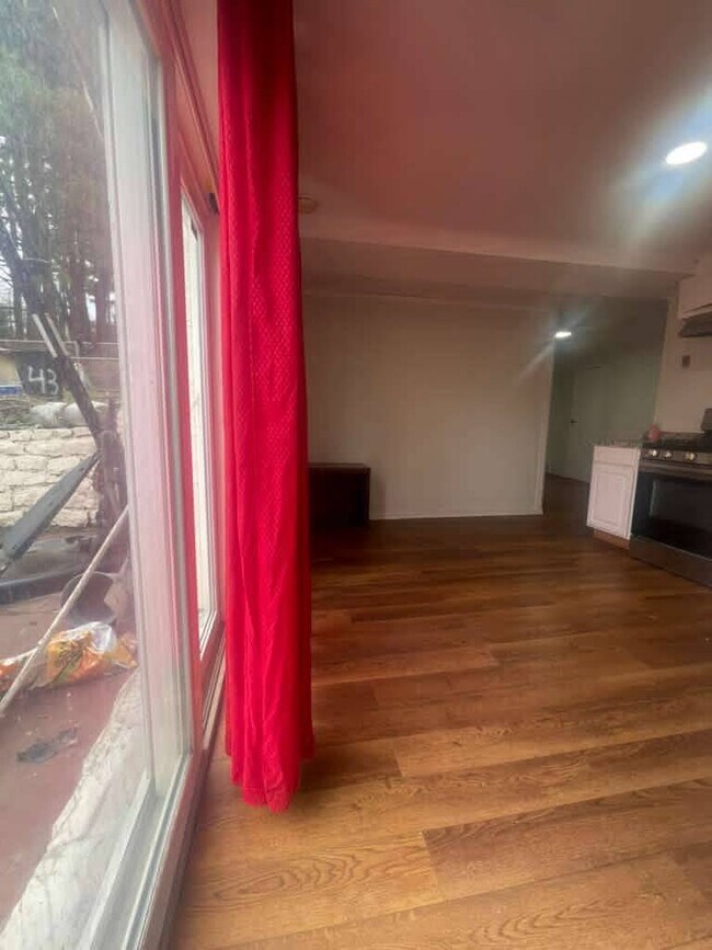 Building Photo - 43 Valerie Dr