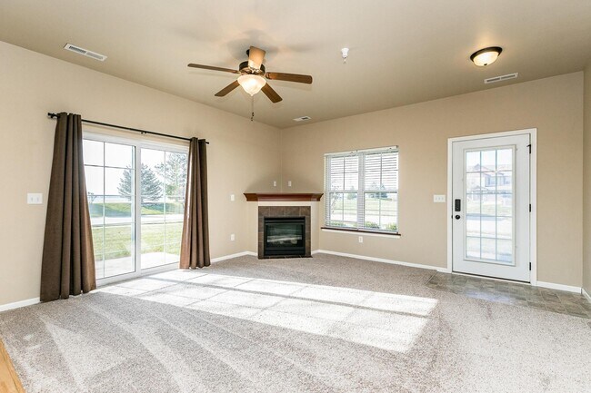 Building Photo - 460 Cambria Dr