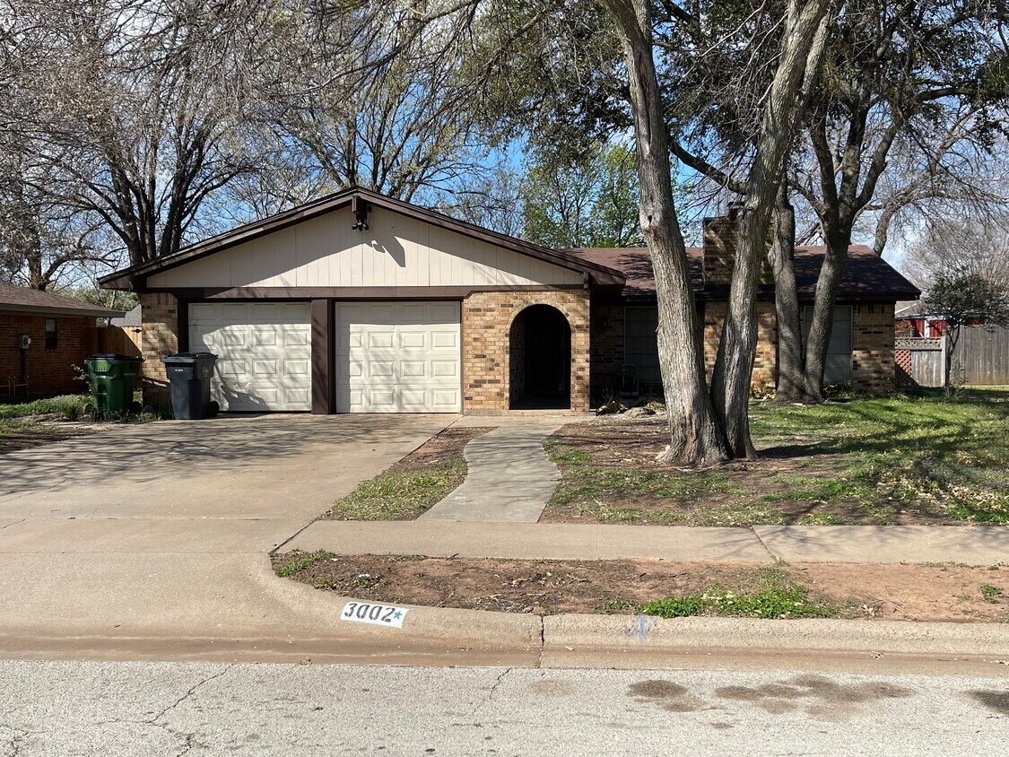 Primary Photo - 3002 Cromwell Ave