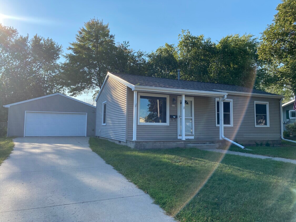 227 Mason St, Oshkosh, WI 54902