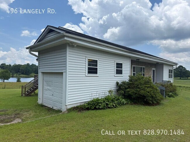 Foto del edificio - 496 Langley Rd