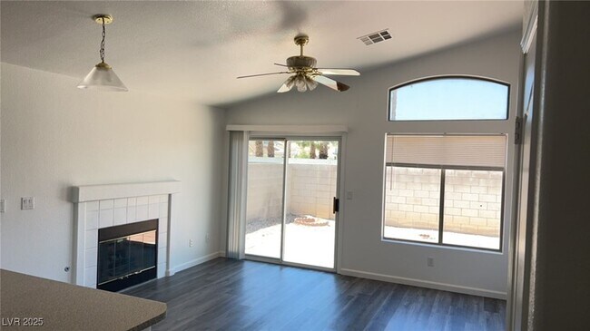 Foto del edificio - 9109 Living Rose St