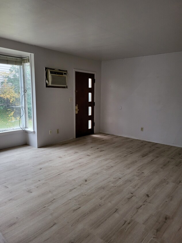 Building Photo - 309 6th Ave