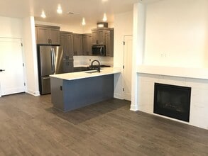 Building Photo - 3017 NE Red Jasper Pl