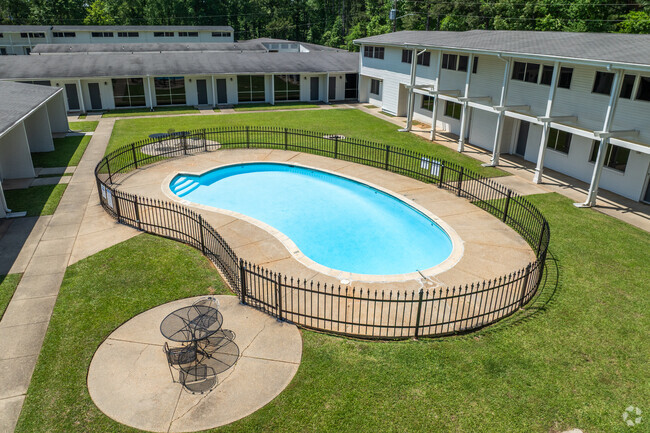 Building Photo - Courtyard Apartment Homes