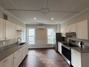 Building Photo - 5 Walker St