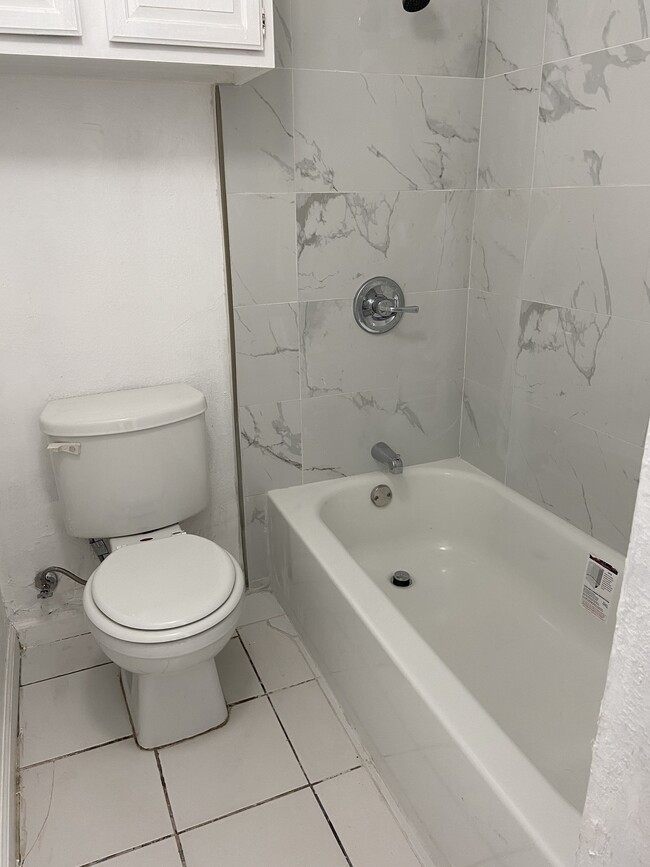 Full Bathroom #1 - 18410 Desidia St