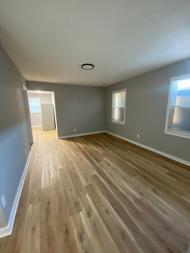 Foto del edificio - 2505 Griffiths Ave
