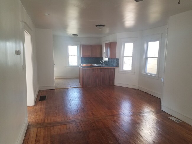 Building Photo - 6 E 40th St