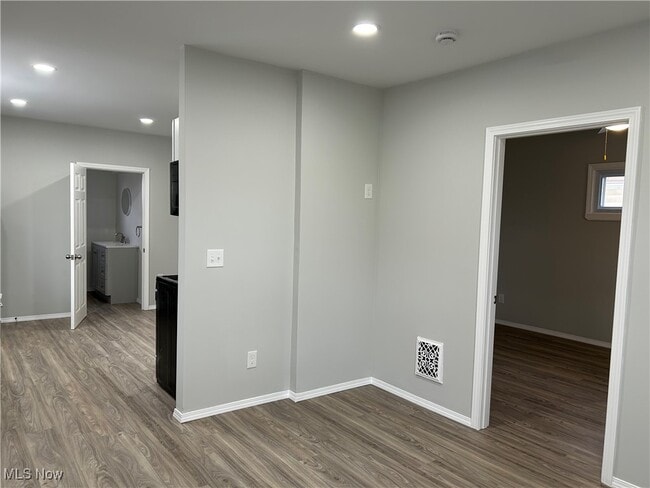 Building Photo - 15630 Holmes Ave