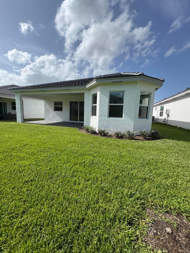 Building Photo - 14212 Spruce Pne Dr