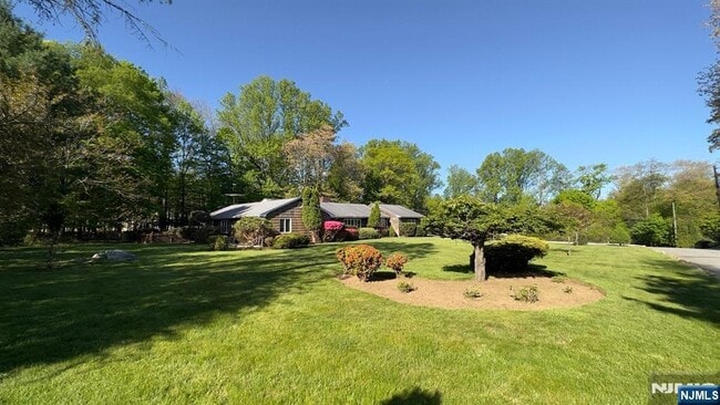 Building Photo - 24 Drake Ln