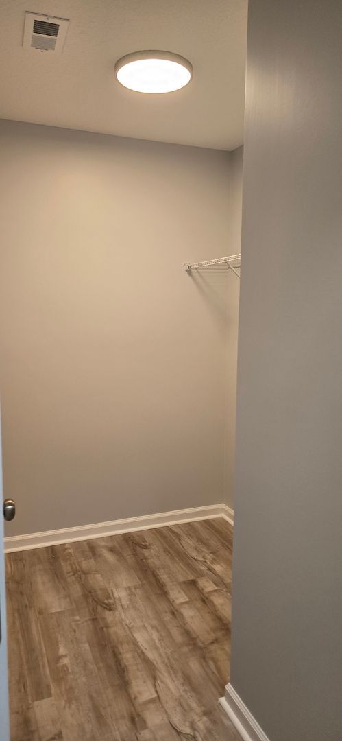 Foto del edificio - FOR RENT