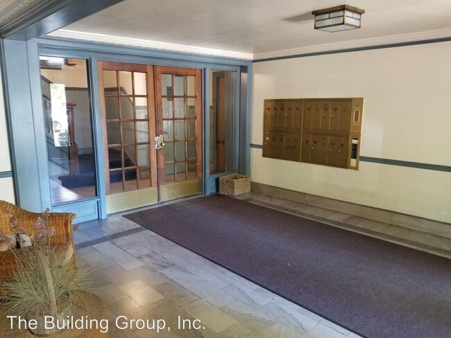 Building Photo - 5100 S Hyde Park Blvd
