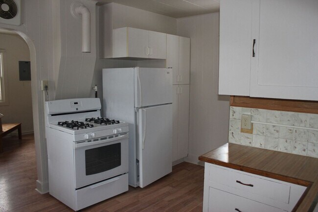 Foto del edificio - Carolynn's Tri Plex