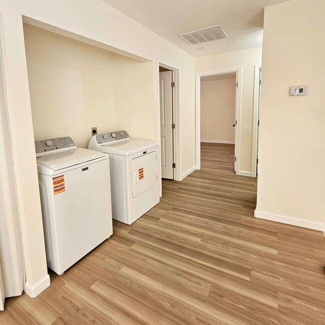 Foto del edificio - 3BR/2BA Townhome in NLV!